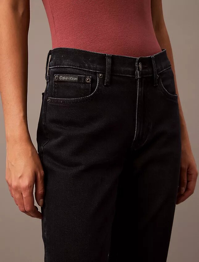 Jeans mit mittlerer Leibhöhe und ausgestelltem Schnitt Jeans mit mittlerer Leibhöhe und ausgestelltem Schnitt