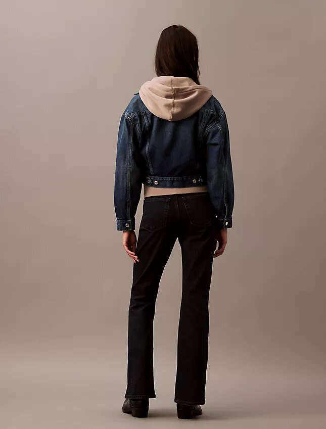 Jeans mit mittlerer Leibhöhe und ausgestelltem Schnitt Jeans mit mittlerer Leibhöhe und ausgestelltem Schnitt