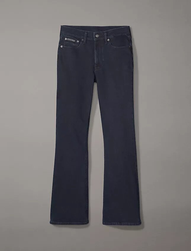 Jeans mit mittlerer Leibhöhe und ausgestelltem Schnitt Jeans mit mittlerer Leibhöhe und ausgestelltem Schnitt