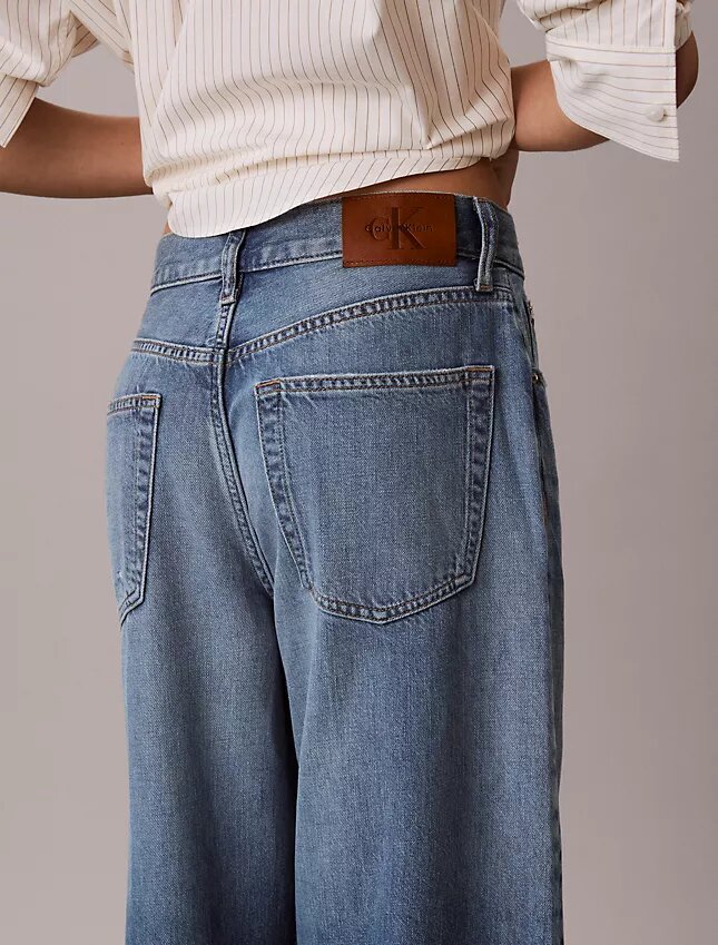 Jeans mit weitem Bein Jeans mit weitem Bein