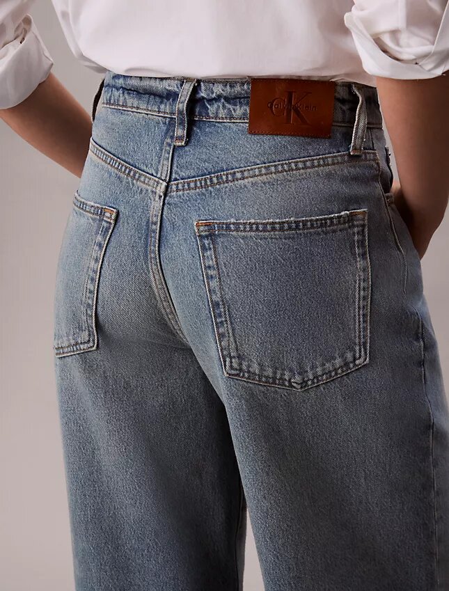 Jeans mit weitem Bein Jeans mit weitem Bein