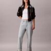 Jeans mit weitem Saum und lockerer Passform