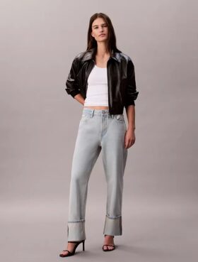 Jeans mit weitem Saum und lockerer Passform Jeans mit weitem Saum und lockerer Passform