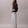 Jeans mit weitem Saum und lockerer Passform