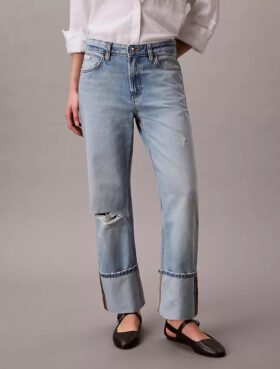 Jeans mit weitem Saum und lockerer Passform Jeans mit weitem Saum und lockerer Passform