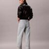 Jeans mit weitem Saum und lockerer Passform