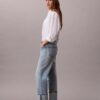 Jeans mit weitem Saum und lockerer Passform