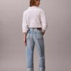 Jeans mit weitem Saum und lockerer Passform