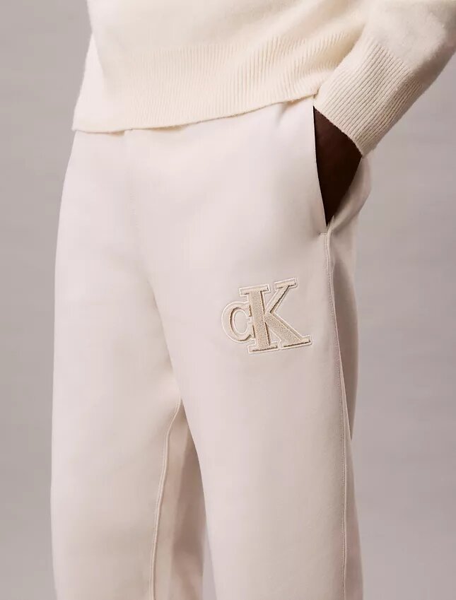 Jogginghose mit Monogram-Aufnäher aus Fleece Jogginghose mit Monogram-Aufnäher aus Fleece