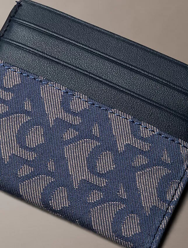 Kartenetui mit durchgehendem Monogram Kartenetui mit durchgehendem Monogram