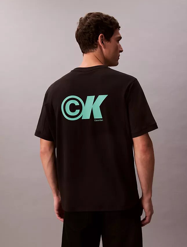 Kühlendes Piqué-T-Shirt mit Logo-Grafik in lockerer Passform Kühlendes Piqué-T-Shirt mit Logo-Grafik in lockerer Passform