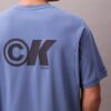 Kühlendes Piqué-T-Shirt mit Logo-Grafik in lockerer Passform Kühlendes Piqué-T-Shirt mit Logo-Grafik in lockerer Passform