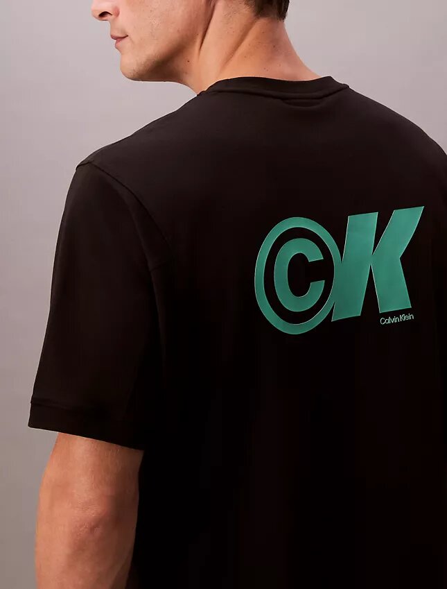Kühlendes Piqué-T-Shirt mit Logo-Grafik in lockerer Passform Kühlendes Piqué-T-Shirt mit Logo-Grafik in lockerer Passform