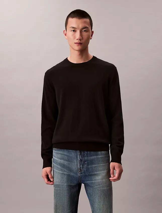 Klassischer Kaschmir-Pullover mit Rundhalsausschnitt Klassischer Kaschmir-Pullover mit Rundhalsausschnitt