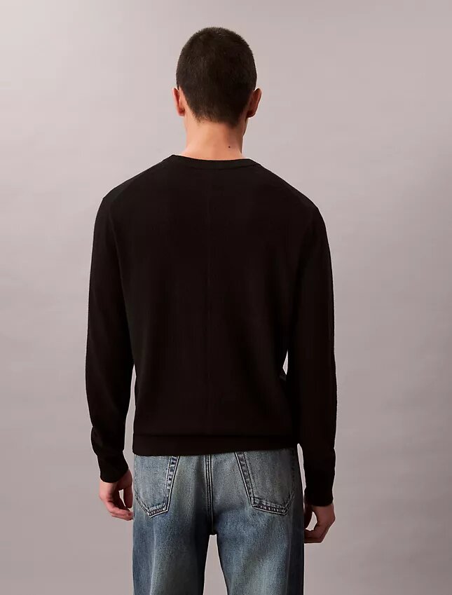 Klassischer Kaschmir-Pullover mit Rundhalsausschnitt Klassischer Kaschmir-Pullover mit Rundhalsausschnitt