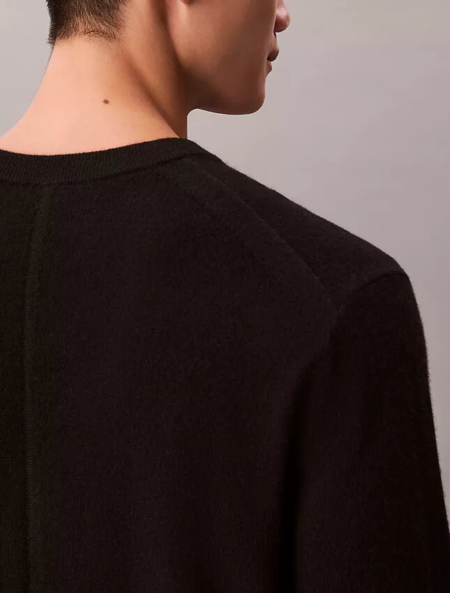 Klassischer Kaschmir-Pullover mit Rundhalsausschnitt Klassischer Kaschmir-Pullover mit Rundhalsausschnitt