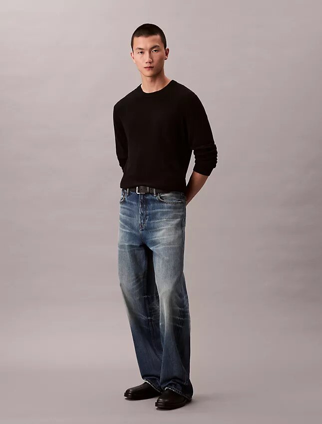 Klassischer Kaschmir-Pullover mit Rundhalsausschnitt Klassischer Kaschmir-Pullover mit Rundhalsausschnitt