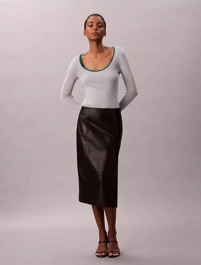 Klassischer Pullover aus Baumwollmischung mit U-Ausschnitt Klassischer Pullover aus Baumwollmischung mit U-Ausschnitt