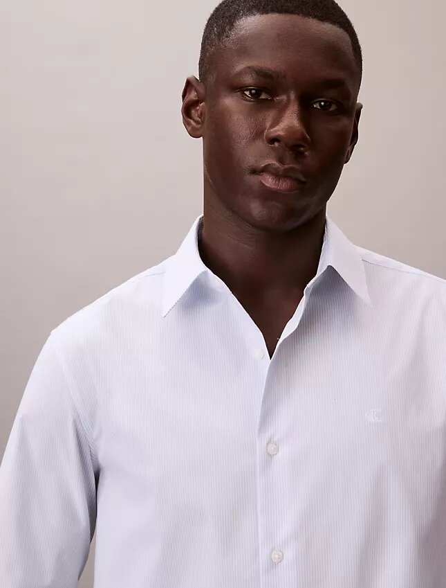 Klassisches Button-Down-Hemd aus gestreifter Cotton Stretch-Baumwolle Klassisches Button-Down-Hemd aus gestreifter Cotton Stretch-Baumwolle