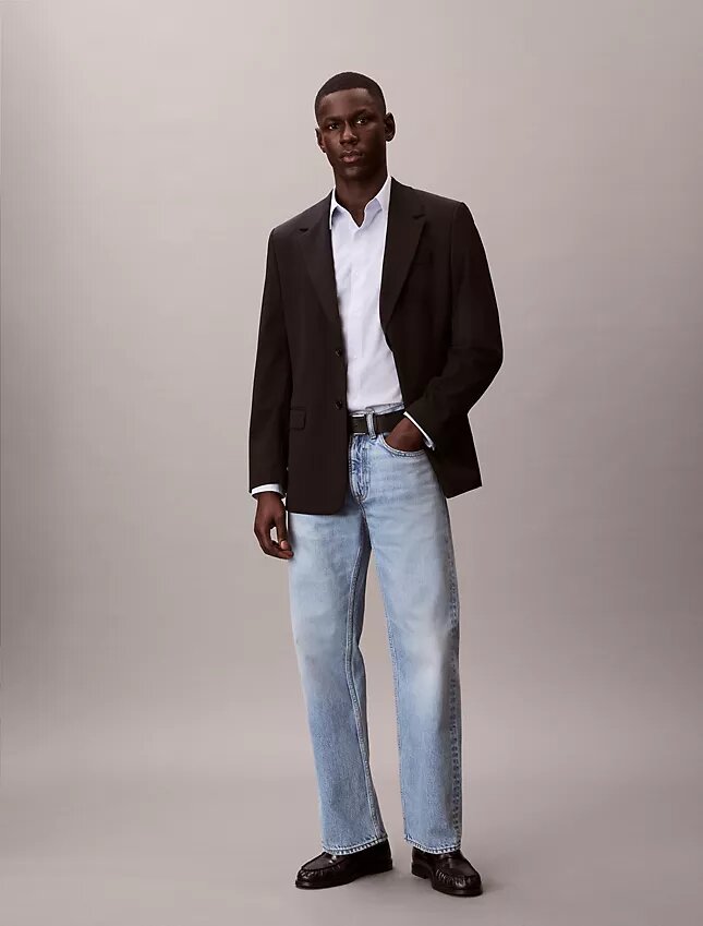 Klassisches Button-Down-Hemd aus gestreifter Cotton Stretch-Baumwolle Klassisches Button-Down-Hemd aus gestreifter Cotton Stretch-Baumwolle