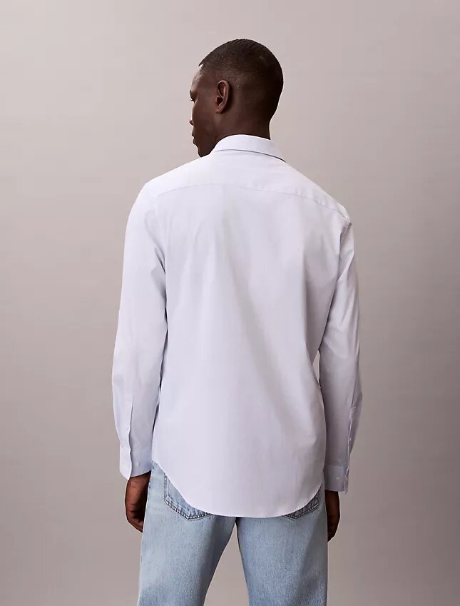 Klassisches Button-Down-Hemd aus gestreifter Cotton Stretch-Baumwolle Klassisches Button-Down-Hemd aus gestreifter Cotton Stretch-Baumwolle