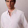 Klassisches Button-Down-Hemd aus Leinen und Baumwolle Klassisches Button-Down-Hemd aus Leinen und Baumwolle
