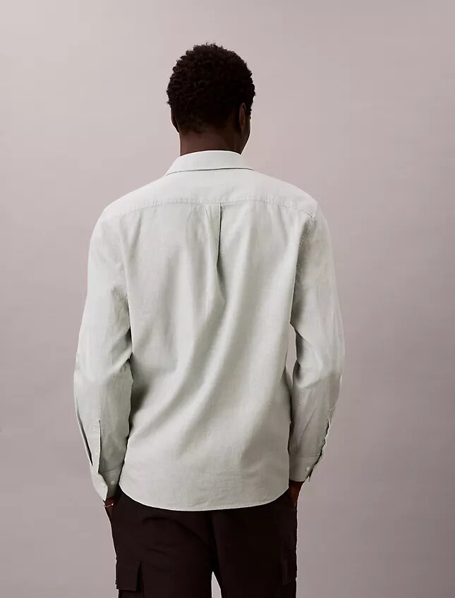 Klassisches Button-Down-Hemd aus Leinen und Baumwolle Klassisches Button-Down-Hemd aus Leinen und Baumwolle
