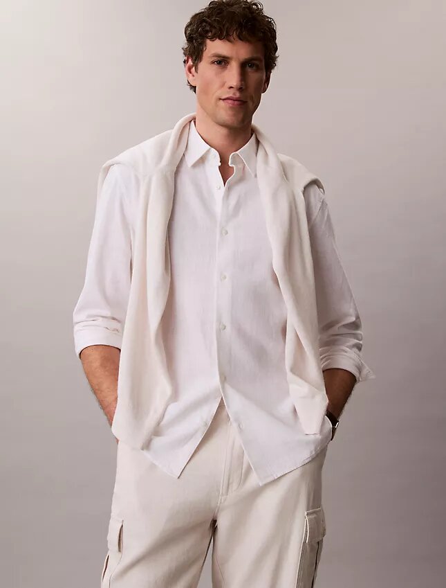 Klassisches Button-Down-Hemd aus Leinen und Baumwolle Klassisches Button-Down-Hemd aus Leinen und Baumwolle