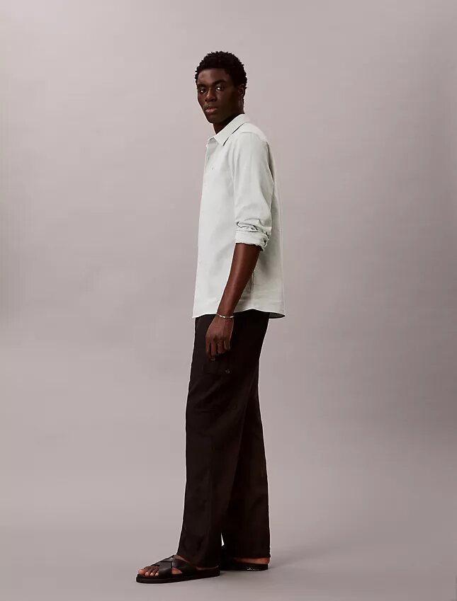 Klassisches Button-Down-Hemd aus Leinen und Baumwolle Klassisches Button-Down-Hemd aus Leinen und Baumwolle