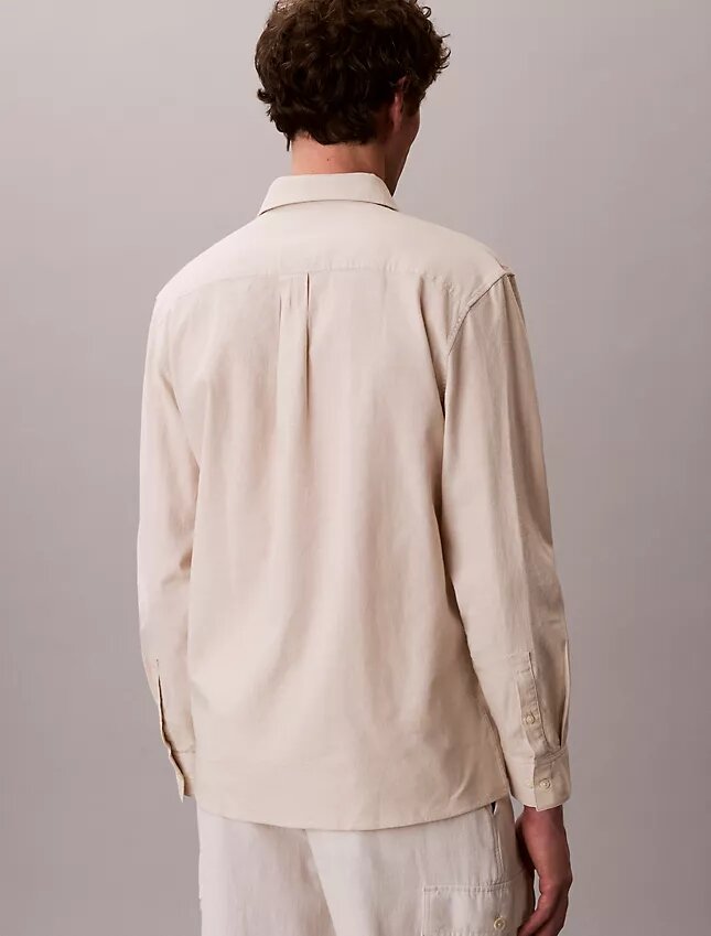 Klassisches Button-Down-Hemd aus Leinen und Baumwolle Klassisches Button-Down-Hemd aus Leinen und Baumwolle