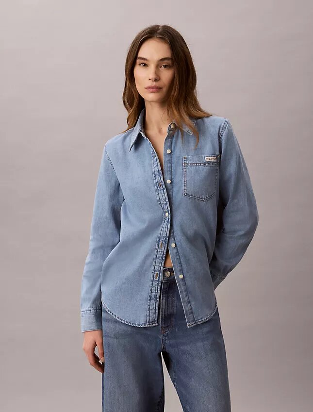 Klassisches Denim-Hemd mit Knopfleiste Klassisches Denim-Hemd mit Knopfleiste