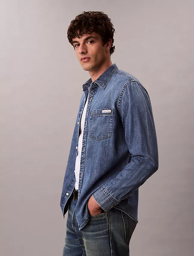 Klassisches Denim-Hemd mit Knopfleiste Klassisches Denim-Hemd mit Knopfleiste