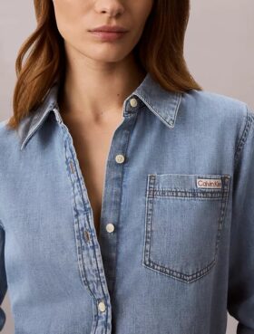 Klassisches Denim-Hemd mit Knopfleiste Klassisches Denim-Hemd mit Knopfleiste