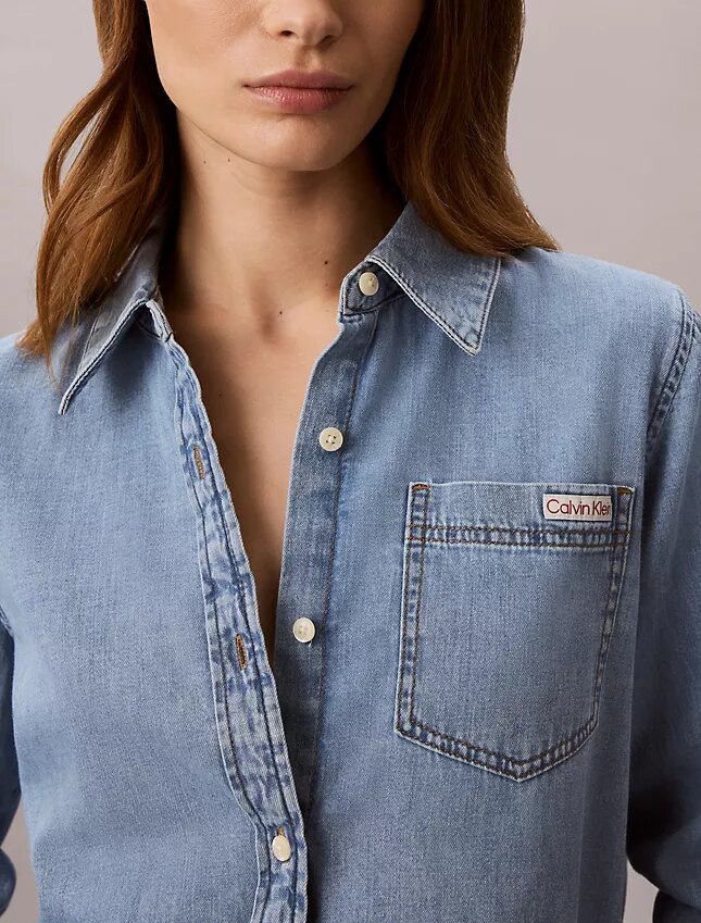 Klassisches Denim-Hemd mit Knopfleiste Klassisches Denim-Hemd mit Knopfleiste
