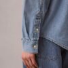 Klassisches Denim-Hemd mit Knopfleiste Klassisches Denim-Hemd mit Knopfleiste