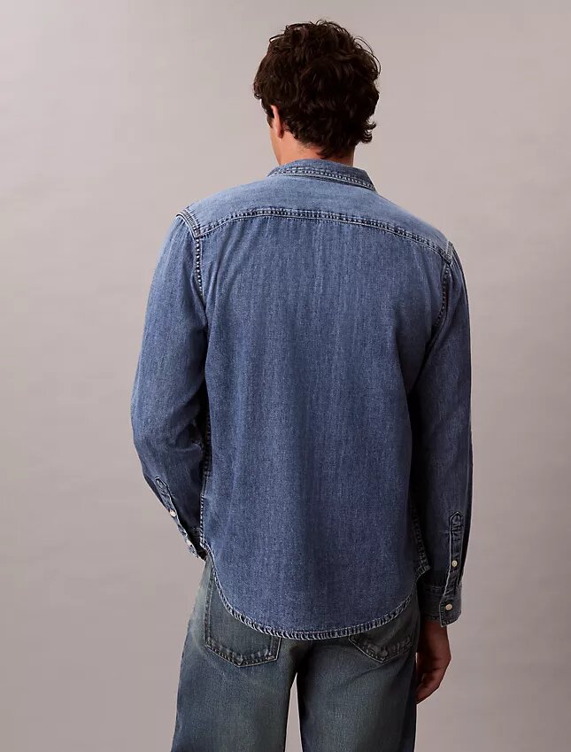 Klassisches Denim-Hemd mit Knopfleiste Klassisches Denim-Hemd mit Knopfleiste