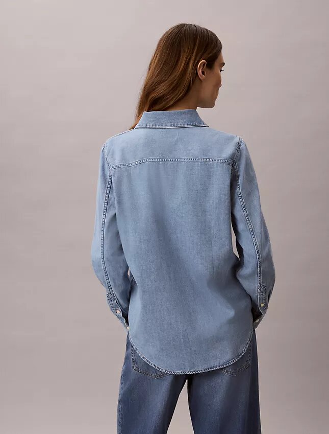 Klassisches Denim-Hemd mit Knopfleiste Klassisches Denim-Hemd mit Knopfleiste