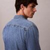 Klassisches Denim-Hemd mit Knopfleiste Klassisches Denim-Hemd mit Knopfleiste
