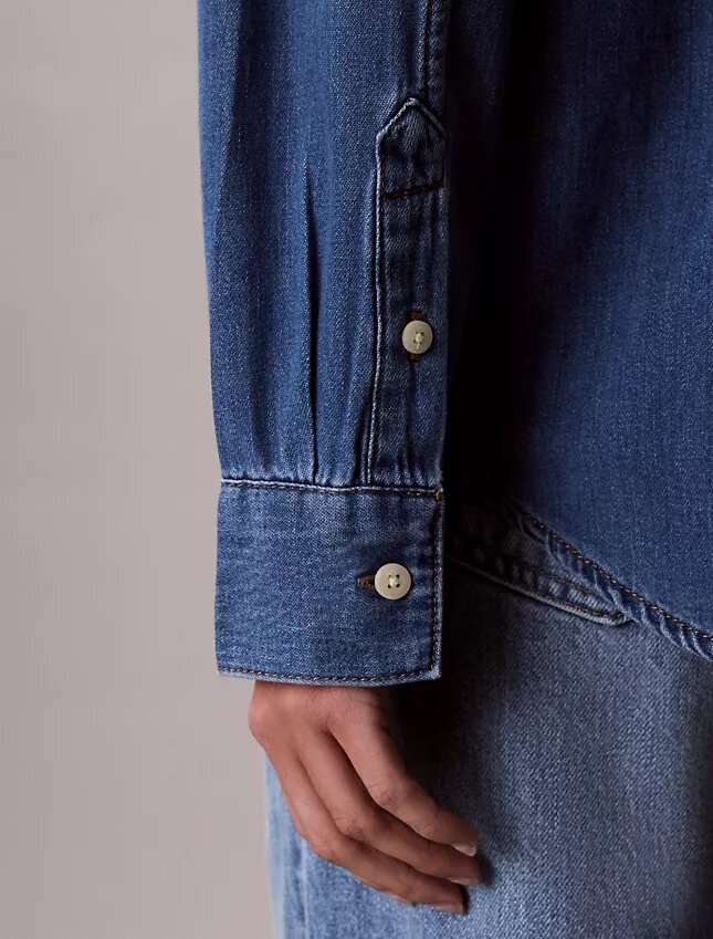 Klassisches Denim-Hemd mit Knopfleiste Klassisches Denim-Hemd mit Knopfleiste