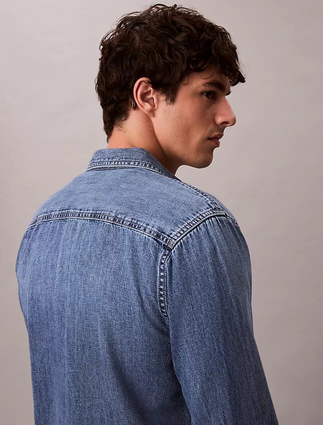 Klassisches Denim-Hemd mit Knopfleiste Klassisches Denim-Hemd mit Knopfleiste
