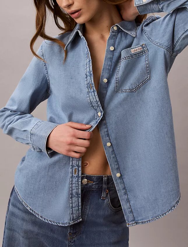 Klassisches Denim-Hemd mit Knopfleiste Klassisches Denim-Hemd mit Knopfleiste
