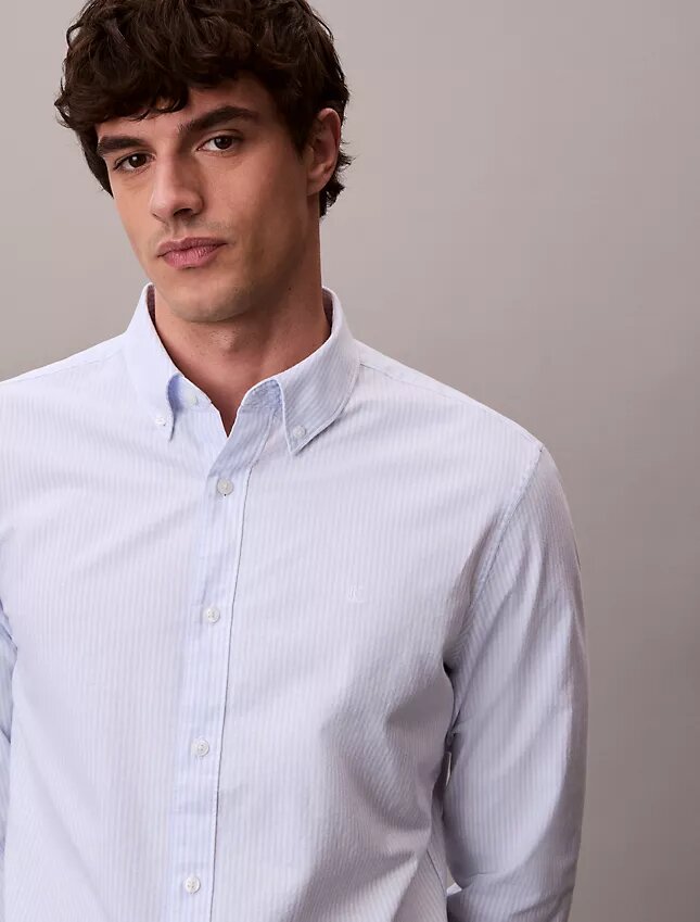 Klassisches Oxford-Hemd aus Cotton Stretch mit Streifen und Button-Down-Kragen Klassisches Oxford-Hemd aus Cotton Stretch mit Streifen und Button-Down-Kragen