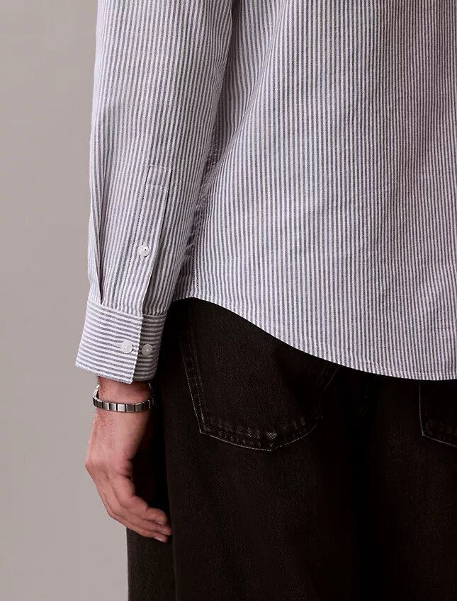 Klassisches Oxford-Hemd aus Cotton Stretch mit Streifen und Button-Down-Kragen Klassisches Oxford-Hemd aus Cotton Stretch mit Streifen und Button-Down-Kragen