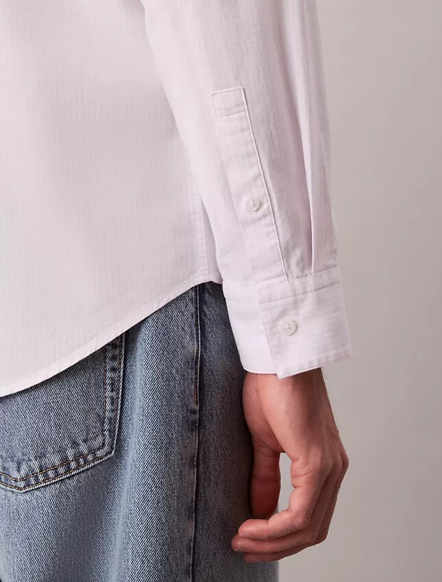 Klassisches Oxford-Hemd aus Cotton Stretch mit Streifen und Button-Down-Kragen Klassisches Oxford-Hemd aus Cotton Stretch mit Streifen und Button-Down-Kragen