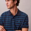 Klassisches Polohemd aus gestreiftem Baumwollpiqué Klassisches Polohemd aus gestreiftem Baumwollpiqué