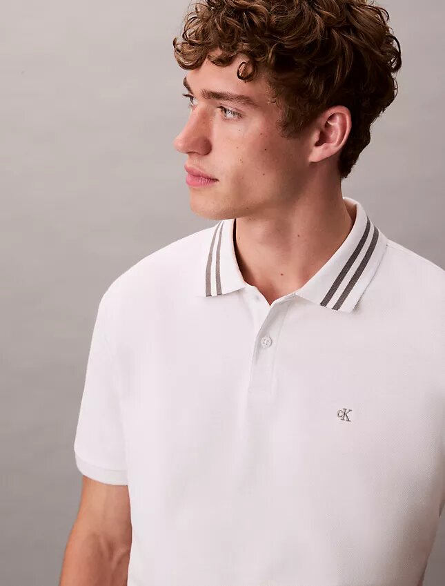 Klassisches Polohemd mit Monogram und Piqué-Einsätzen Klassisches Polohemd mit Monogram und Piqué-Einsätzen
