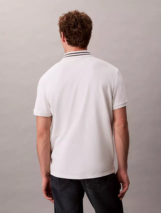 Klassisches Polohemd mit Monogram und Piqué-Einsätzen Klassisches Polohemd mit Monogram und Piqué-Einsätzen