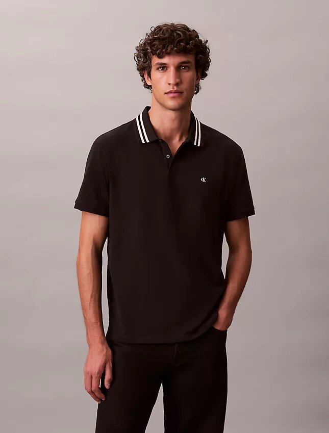 Klassisches Polohemd mit Monogram und Piqué-Einsätzen Klassisches Polohemd mit Monogram und Piqué-Einsätzen