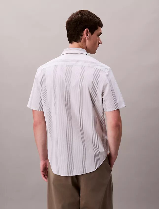 Klassisches Stretchhemd mit garngefärbten Streifen Klassisches Stretchhemd mit garngefärbten Streifen