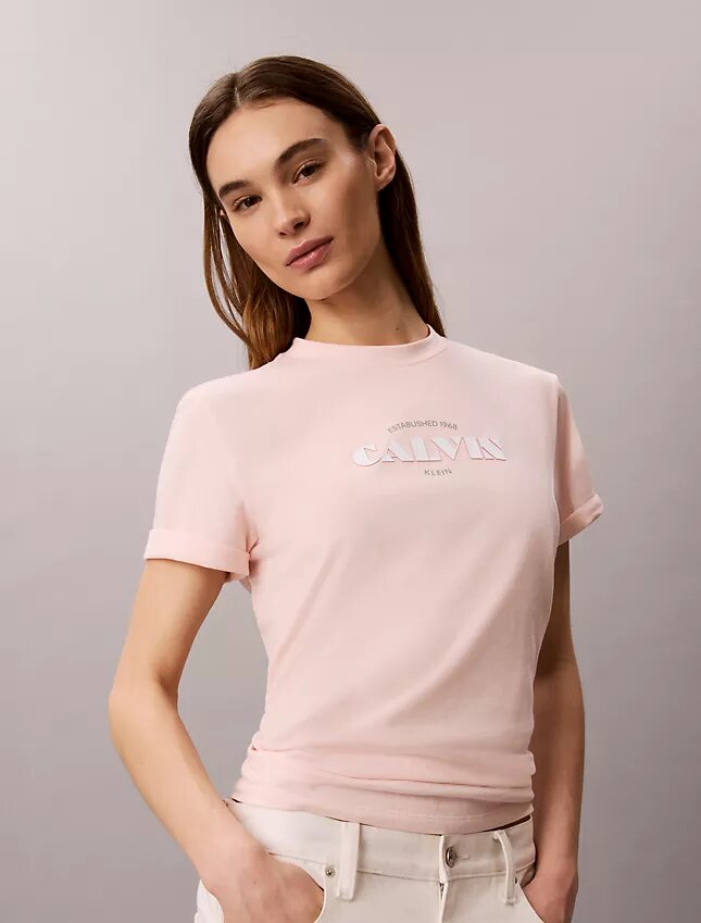 Klassisches T-Shirt mit auffälligem Logo-Aufdruck Klassisches T-Shirt mit auffälligem Logo-Aufdruck